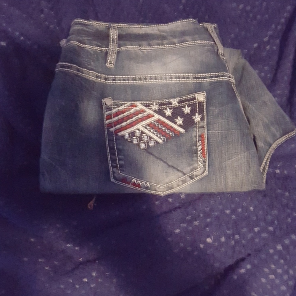 Avenue jeans w/ heavy stitch and rhinestones